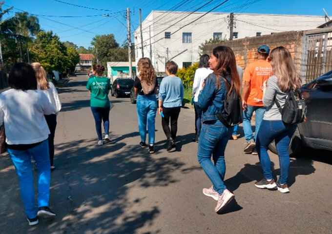 Execução de serviços de apoio à Regularização Fundiária Urbana de Interesse Social – REURB-S para atividades de mobilização comunitária e cadastro social, no Loteamento Chácara do Banco, bairro Restinga, Porto Alegre/RS